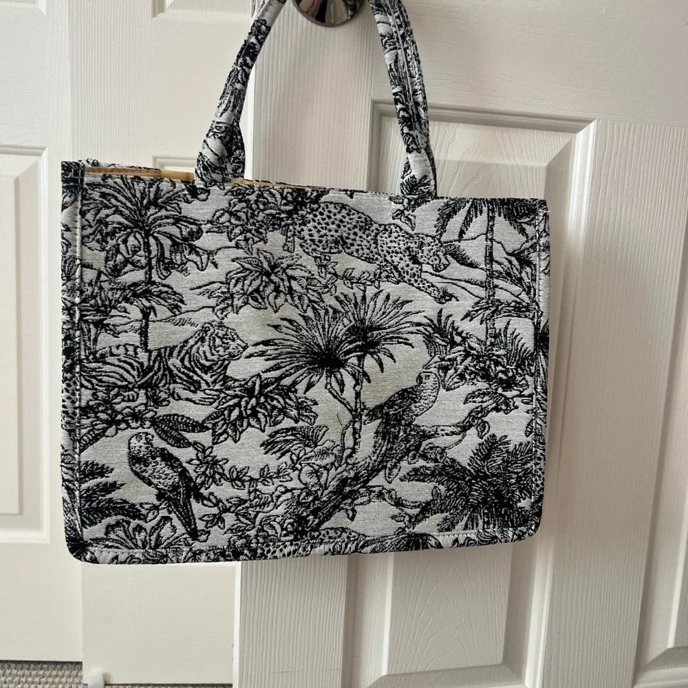 Animal Print Tote - Picture 3 of 4